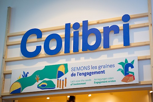 EXPOSITION ✺ COLIBRI : ☞ &laquo;&nbsp;Colibri, semons les graines de l&rsquo;engagement &raquo; est une exposition originale pilot&eacute;e par Le Vaisseau sur l&rsquo;engagement social et environnemental &agrave; destination des enfants entre 7 et 12 ans. D&eacute;ploy&eacute;e sur 200m2 et compos&eacute;e de quinze &eacute;l&eacute;ments d&rsquo;exposition, cette exposition a pour mission de montrer aux enfants&nbsp;comment s&rsquo;engager concr&egrave;tement au quotidien sur une pluralit&eacute; de sujets allant de la biodiversit&eacute; au genre, en passant par les droits des enfants et l&rsquo;&eacute;nergie.
&rarr; Notre collectif a &eacute;t&eacute; missionn&eacute; pour la conception de l&rsquo;ensemble de la sc&eacute;nographie et du graphisme de l&rsquo;exposition temporaire &ldquo;Colibri&rdquo;. Nous avons &eacute;galement travaill&eacute; avec le Collectif Parenth&egrave;se qui a r&eacute;alis&eacute; la sc&eacute;nographie de l'exposition.&nbsp;
◼︎&nbsp;Conception de l'univers visuel ◼︎
&bull; Recherches d&rsquo;un univers graphique&bull; Conception de l&rsquo;univers graphique et du syst&egrave;me de sc&eacute;nographie&nbsp;&bull; &Eacute;tude des co&ucirc;ts de production pour l&rsquo;ensemble des &eacute;l&eacute;ments&nbsp;de sc&eacute;nographie et graphisme&nbsp;
◼︎&nbsp;R&eacute;alisation des &eacute;l&eacute;ments graphiques et sc&eacute;nographiques ◼︎
&bull; R&eacute;alisation de la charte graphique et des &eacute;l&eacute;ments de graphisme applicables &agrave; la sc&eacute;nographie&bull; R&eacute;alisation des plans d&rsquo;ex&eacute;cution en vue&nbsp;de la fabrication du mobilier de sc&eacute;nographie.&bull; D&eacute;clinaison des visuels graphiques&nbsp;sur l&rsquo;ensemble des dispositifs interactifs&nbsp;de l&rsquo;exposition
◼︎ R&eacute;alisation de diff&eacute;rentes illustrations adapt&eacute;es aux dispositifs de l&rsquo;exposition ◼︎
◼︎ Suivi de projet ◼︎&nbsp;
&bull; Suivi de production des &eacute;l&eacute;ments graphiques &agrave; imprimer&bull; Suivi de fabrication des &eacute;l&eacute;ments de mobilier&bull; Suivi de chantier d&rsquo;installation sur place
&copy; Cr&eacute;dits Photos : Collectivité européenne d'Alsace / Le Vaisseau / Sutter Sébastien